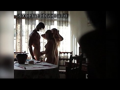 ❤️ Els amics sexuals conviden un home gegant i un trio amb ell ❤ Porno preciós al ca.xxxifuck.ru ❌️