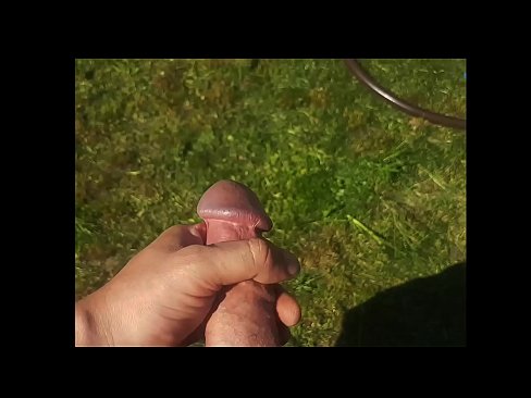 ❤️ Una guapa calenta es folla el seu cony rosa i es corre amb un esquitxat en un jardí d'estiu ❤ Porno preciós al ca.xxxifuck.ru ❌️